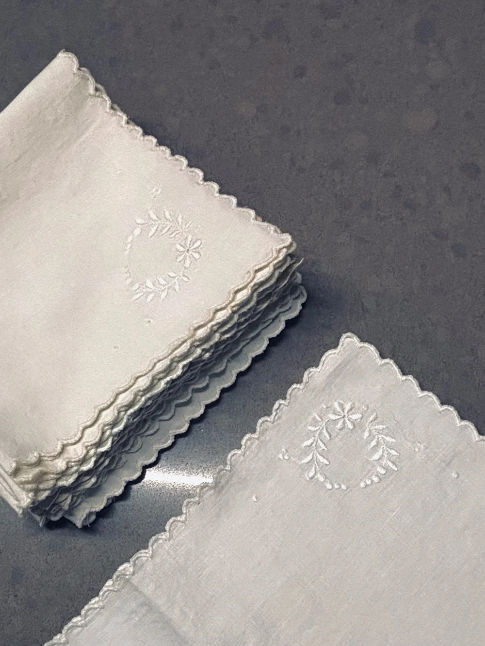 Classic Dublin Linen Embroidered Napkins Set